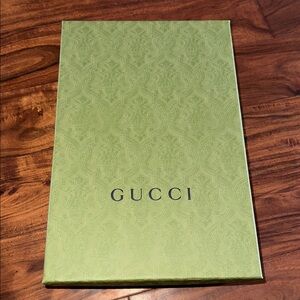 Gucci shoe box - empty